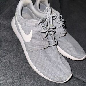 Nike Men's Light Gray Sneakers